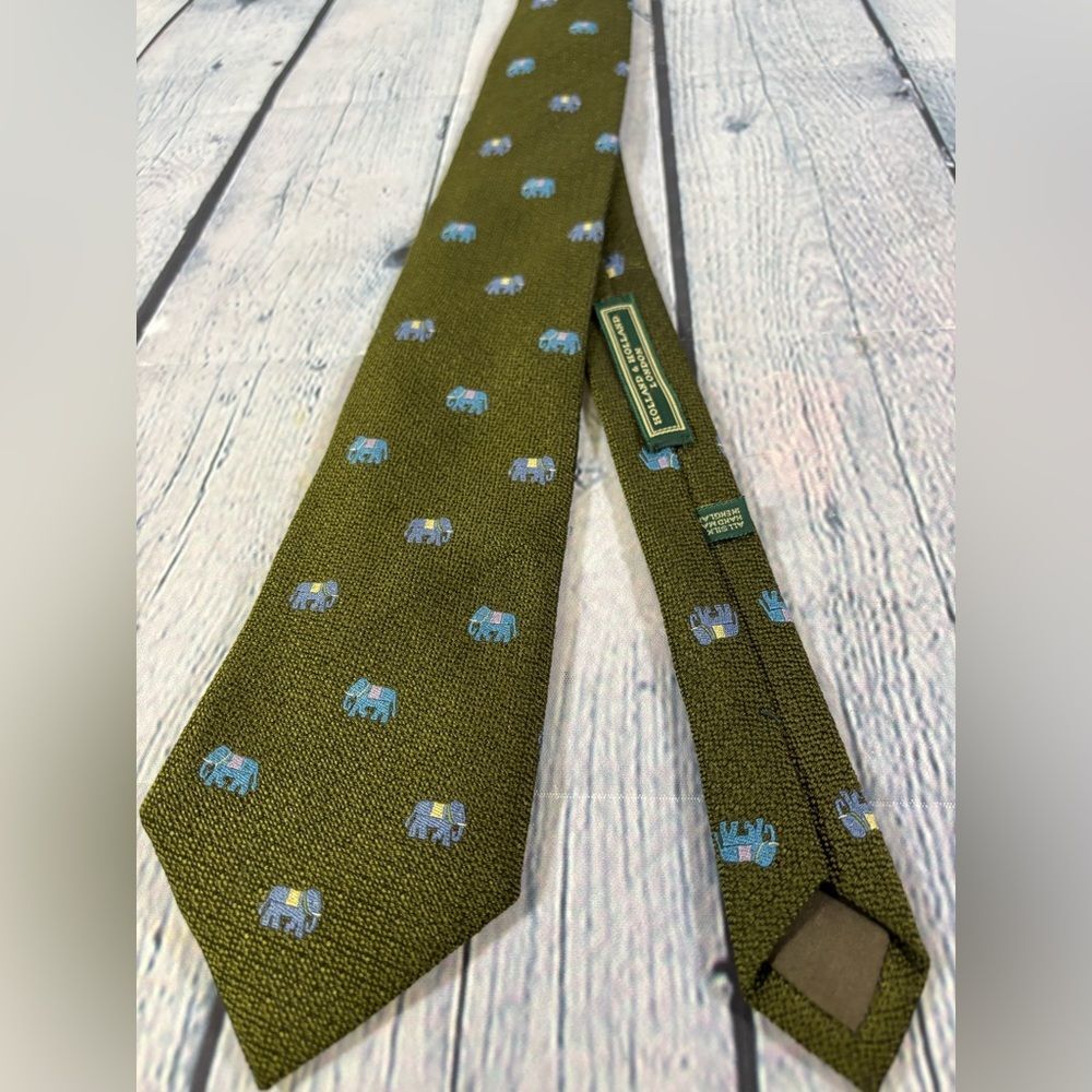 HOLLAND & HOLLAND Vintage Hand Made England Green with Elephant Classic Silk Tie